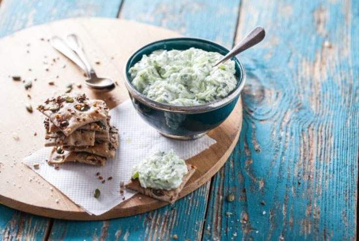 Tzatziki au chèvre et crackers aux graines