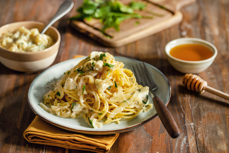 Spaghetti miel oignon caramélisés et chèvre Soignon