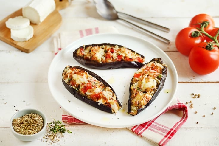 Aubergines farcies chèvre oignons miel tomates