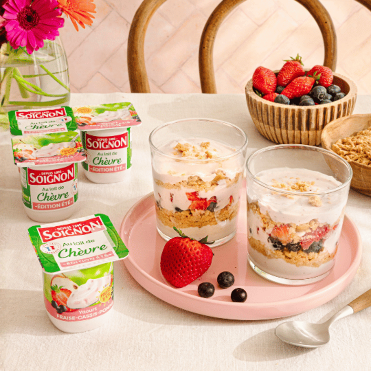 Verrines aux fruits d'été et yaourt au chèvre