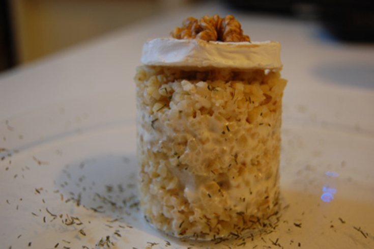 Boulgour, sauce au chèvre & morceaux de poires caramélisées 