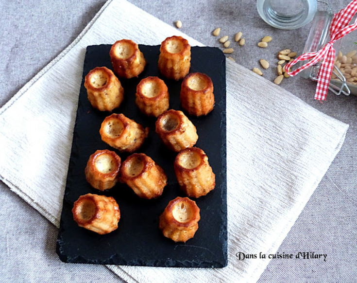 Cannelés salés au chèvre, figues et pignons de pin