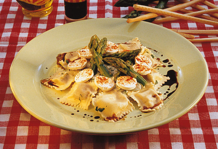 Raviolis aux asperges et chèvre frais