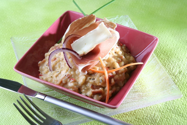 Risotto au fromage de chèvre , poivron et jambon sec