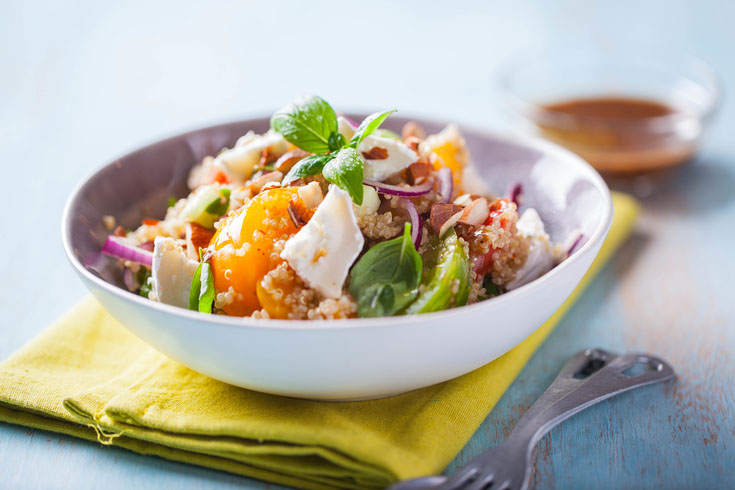 Salade fraîcheur au chèvre et noisettes