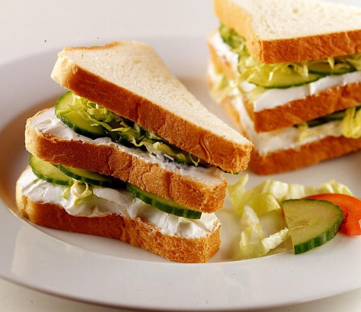 Sandwich au concombre et chèvre frais