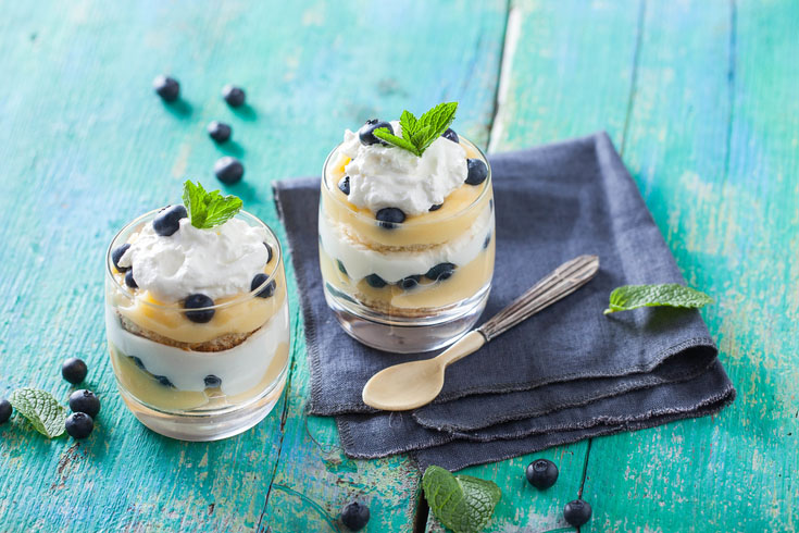 Verrine triple citron et myrtille au fromage de chèvre fouetté