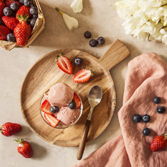 Glace au yaourt au chèvre et fruits rouges