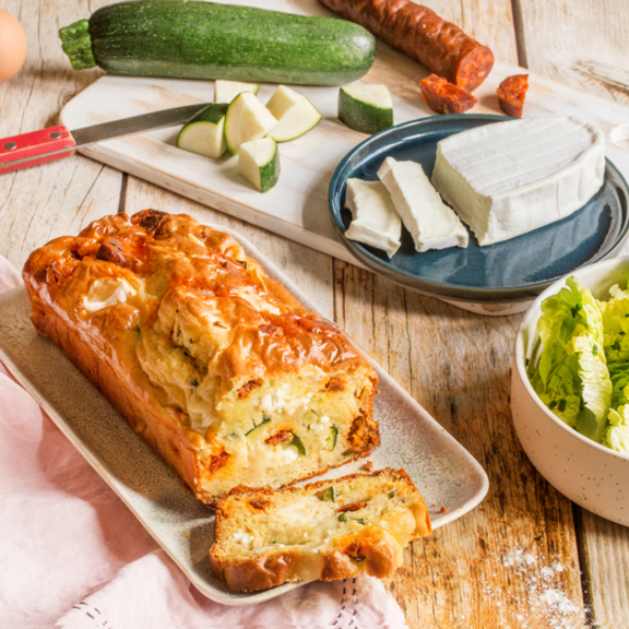 Cake chorizo chèvre et courgettes