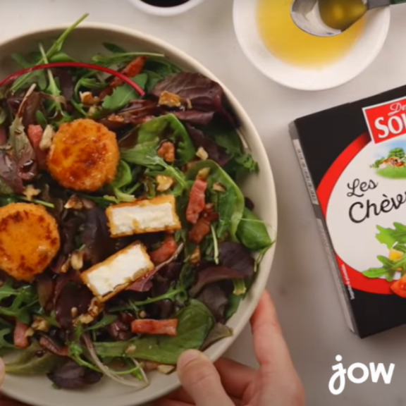 Salade lardons, noix et chèvres chauds