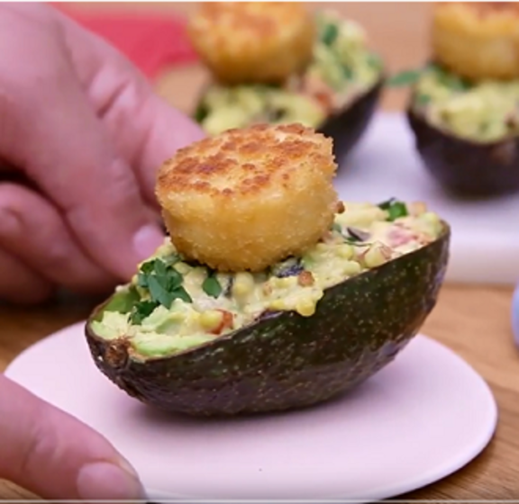 Avocat mimosa et chèvre chaud pané