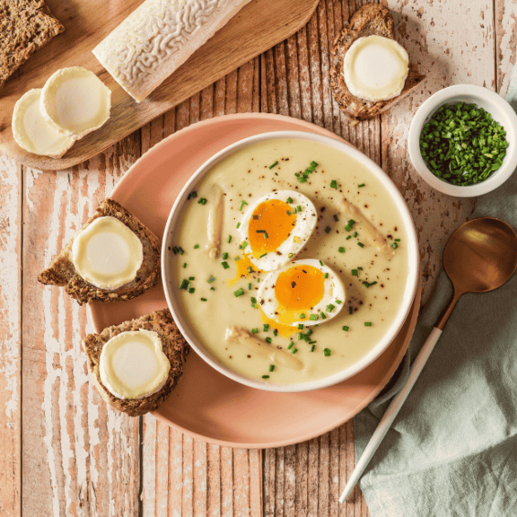 Velouté d'asperges et tartines de chèvre