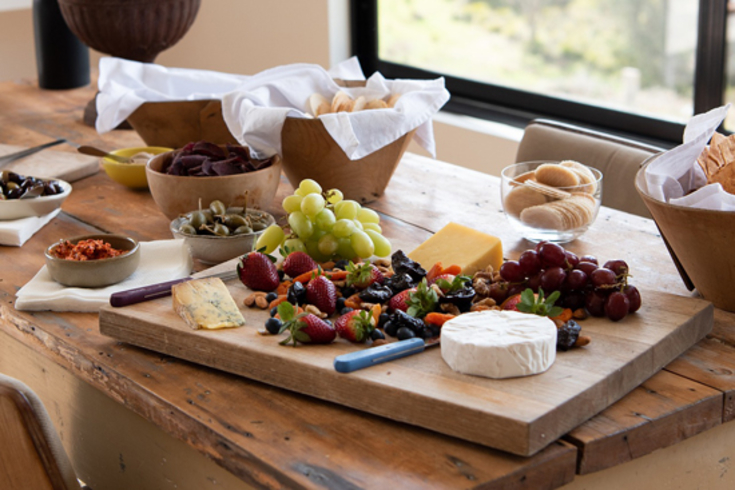 Planche à fromage avec fruits de saison été / automne