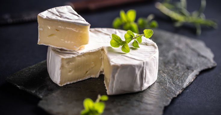 Découpe du camembert en parts triangulaires