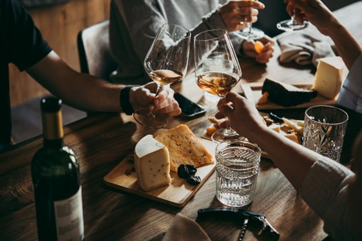 L'abus d'alcool est dangereux pour la santé.