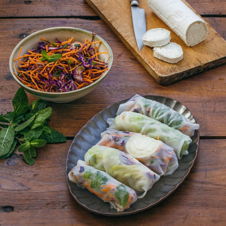 Rouleaux d'automne au chèvre herbes de Provence et crudités