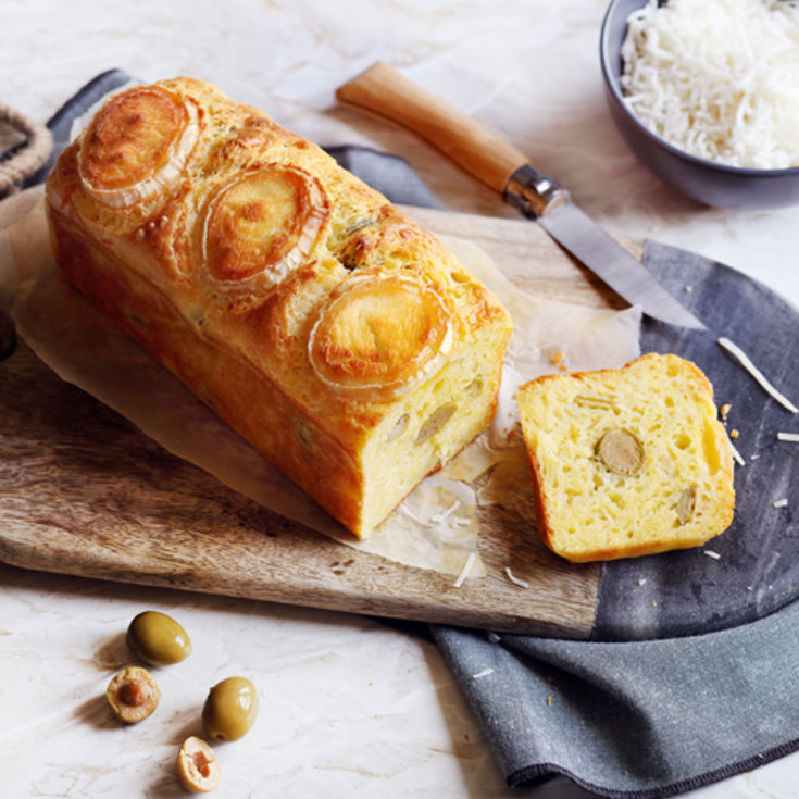 Cake aux olives, gruyère et chèvre