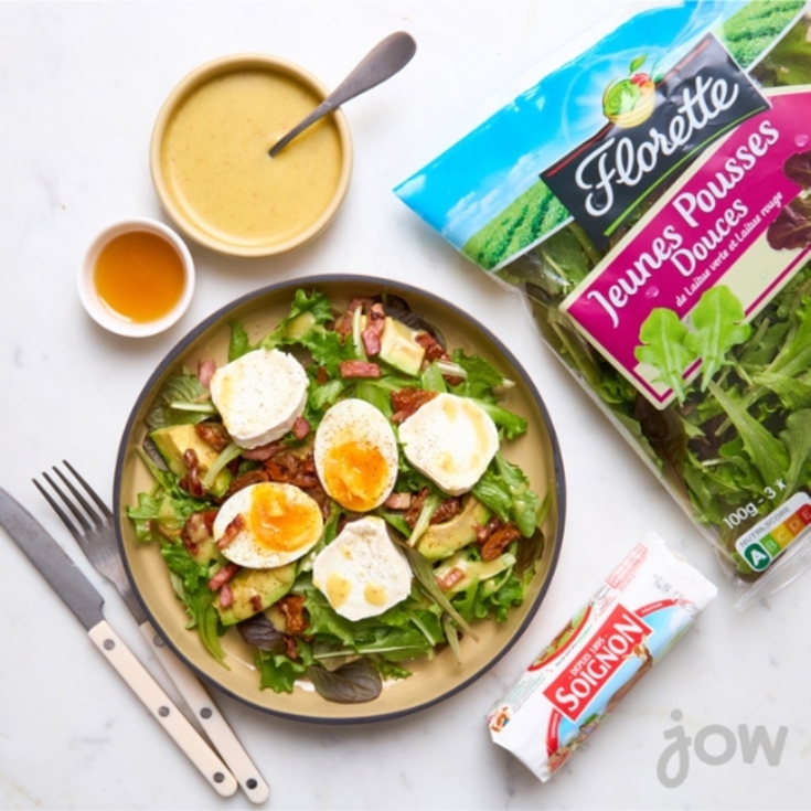 Salade avocat, œuf mollet et bûche de chèvre