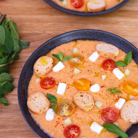 Gaspacho tomate concombre & mini-bûchettes de chèvre