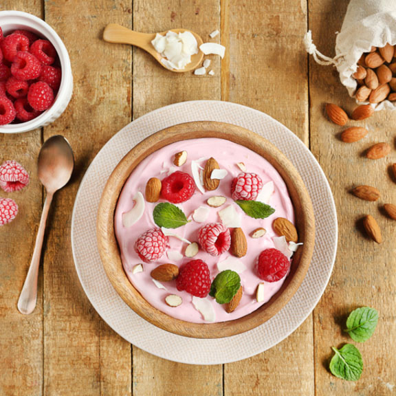 Bowl fraicheur au yaourt brebis mûre-framboise