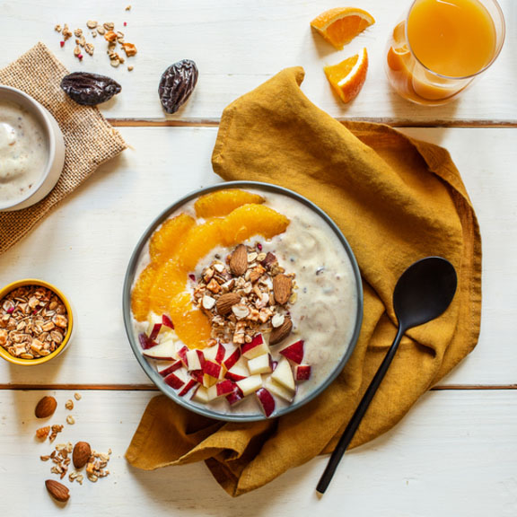 Morning Bowl au brassé de chèvre pruneau