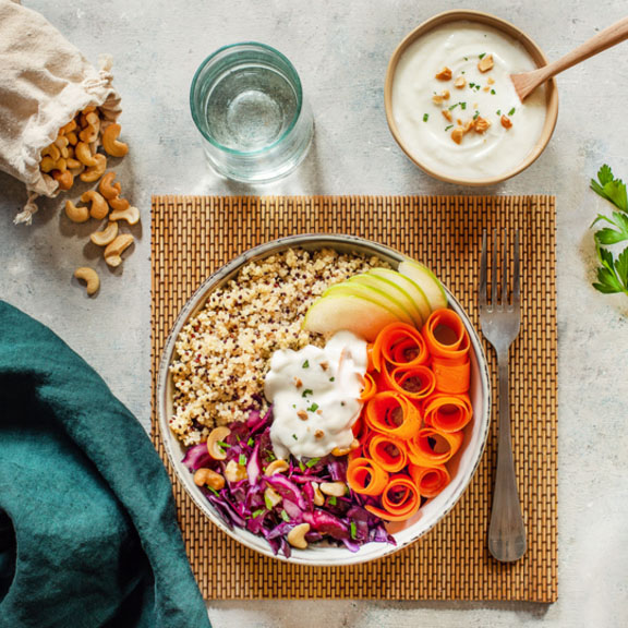 Salade bowl detox au yaourt de chèvre