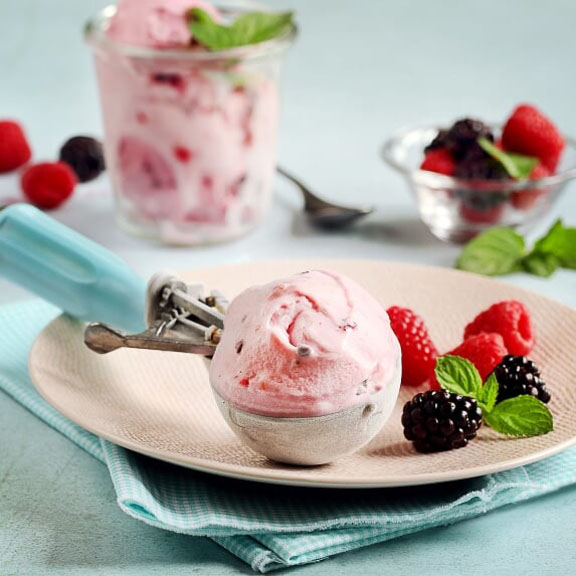 Sorbet de yaourt au chèvre framboises et mûres