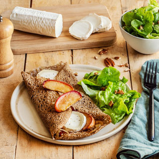 Galette de blé noir pommes et fromage de chèvre