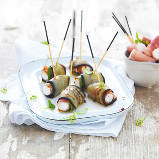 Mini-roulés d'aubergine chèvre et speck