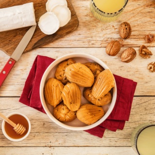 Madeleines chèvre aux noix et au miel