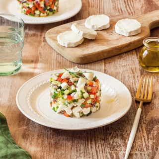 Tartare de légumes et bûche de chèvre