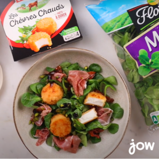 Salade chèvres chauds, jambon cru et tomates séchées
