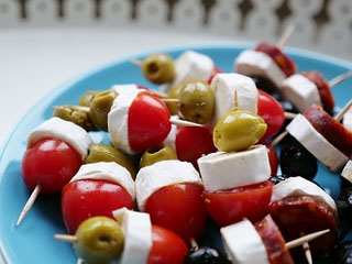 Brochette de chèvre, tomate, olive
