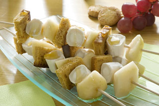 Brochettes aux fruits et au fromage de chèvre