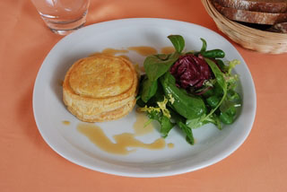 Feuilleté de chèvre, pommes de terre, lardons