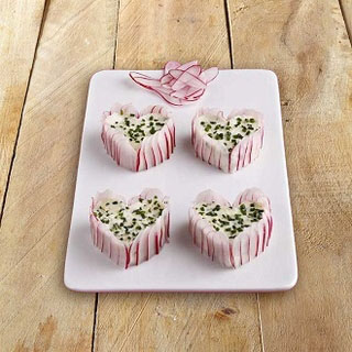 Mini-charlottes de radis rose au chèvre frais