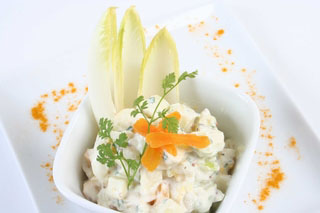 Salade de chèvre aux endives, pommes et abricots secs 