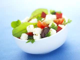Salade grecque au chèvre, oignons , poivrons et olives