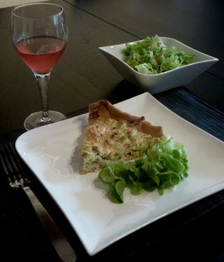 Tarte aux poireaux, saumon et au fromage de chèvre frais