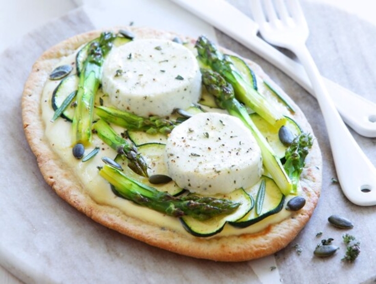 pizza végetal aux tomates et chèvre
